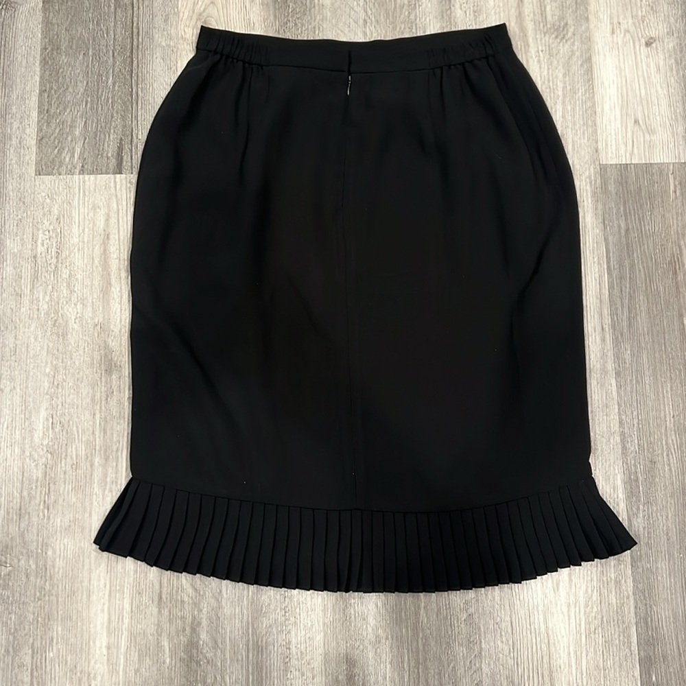 Le Suit Collection pleated skirt, EUC - Picture 2 of 4